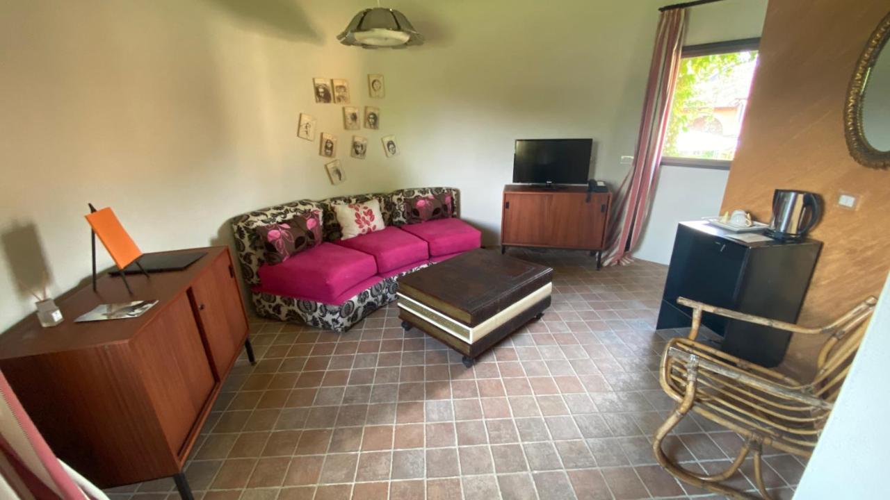 Relais Cascina Scottina Guest House Cadeo ภายนอก รูปภาพ