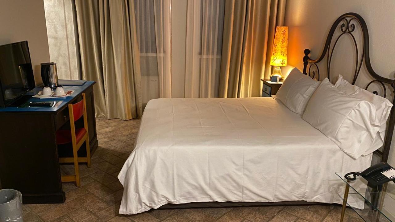 Relais Cascina Scottina Guest House Cadeo ภายนอก รูปภาพ