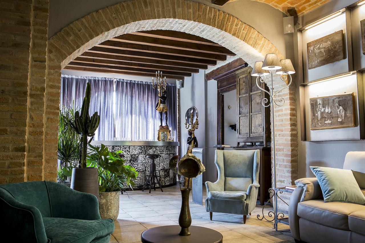 Relais Cascina Scottina Guest House Cadeo ภายนอก รูปภาพ