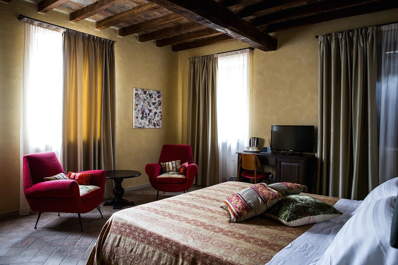Relais Cascina Scottina Guest House Cadeo ภายนอก รูปภาพ