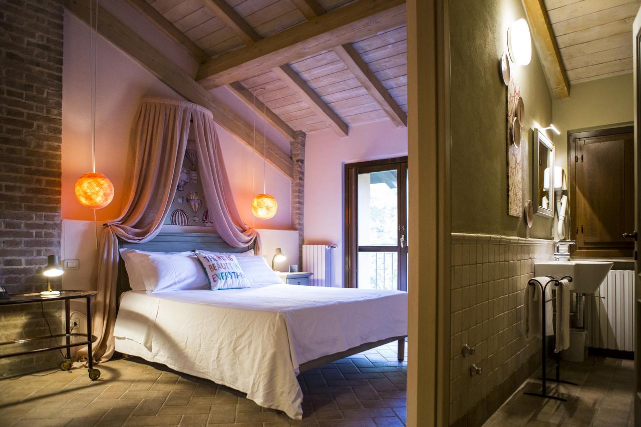 Relais Cascina Scottina Guest House Cadeo ภายนอก รูปภาพ