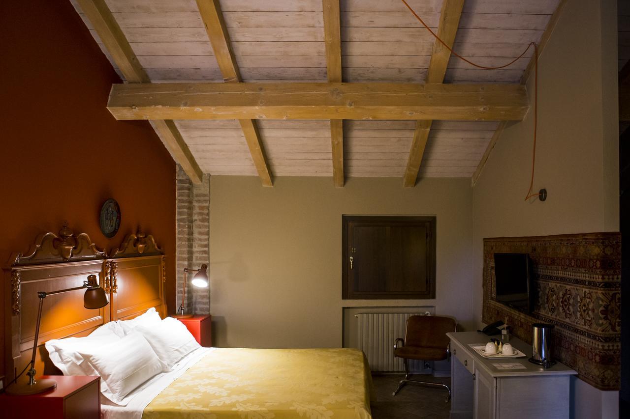 Relais Cascina Scottina Guest House Cadeo ภายนอก รูปภาพ