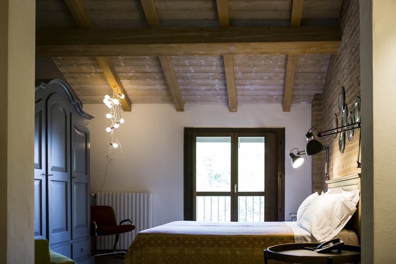 Relais Cascina Scottina Guest House Cadeo ภายนอก รูปภาพ