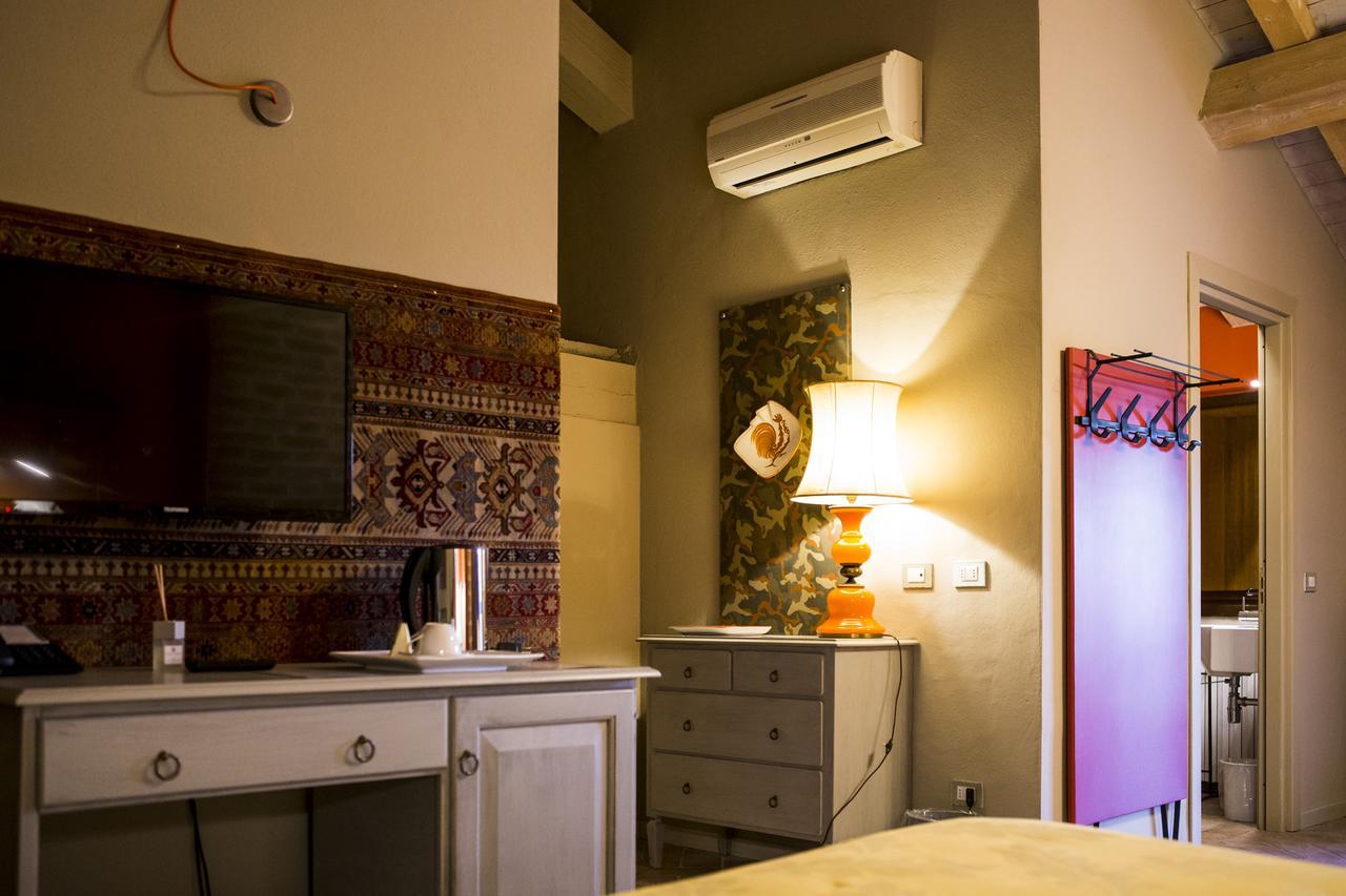 Relais Cascina Scottina Guest House Cadeo ภายนอก รูปภาพ