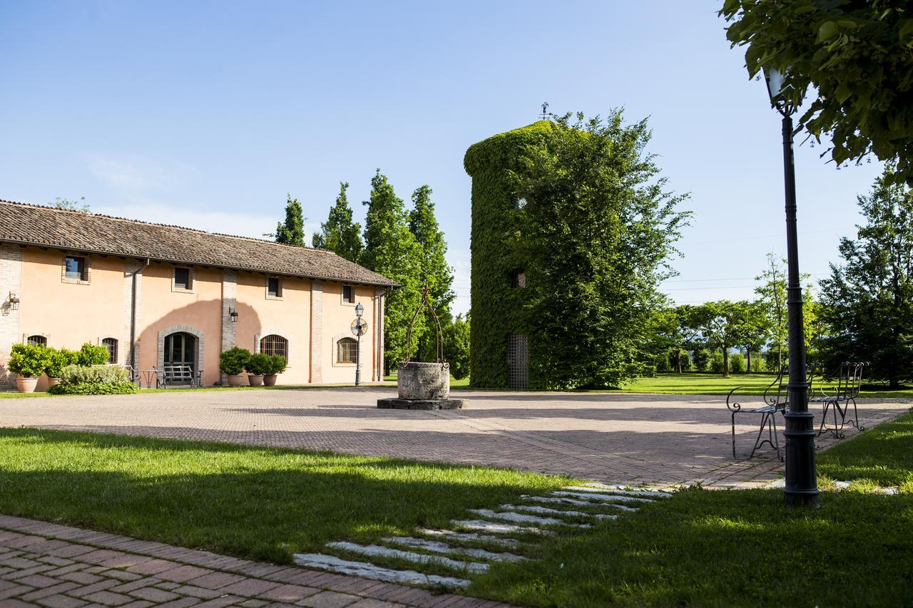 Relais Cascina Scottina Guest House Cadeo ภายนอก รูปภาพ
