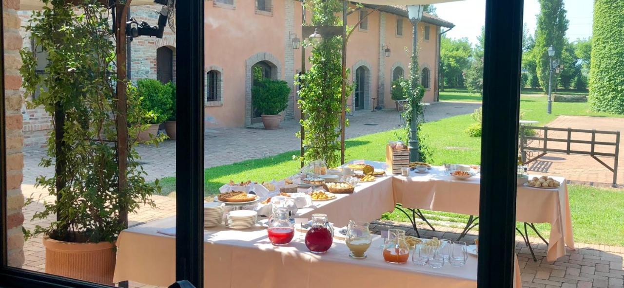 Relais Cascina Scottina Guest House Cadeo ภายนอก รูปภาพ